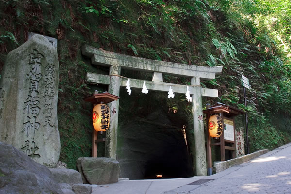 銭洗弁財天宇賀福神社